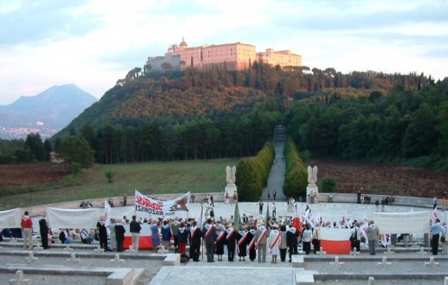 25 октября 1964 г. заново освящен монастырь Монте Кассино