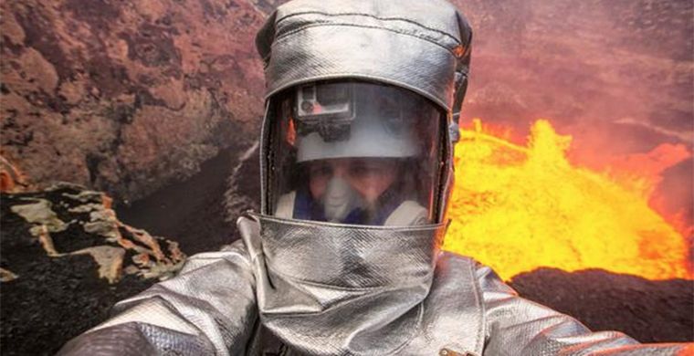 Автопортрет в жерле действующего вулкана сделал канадский журналист 