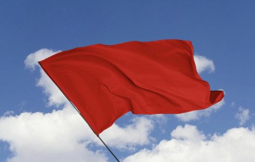 18 апреля 1918 года: Замена триколора красным флагом