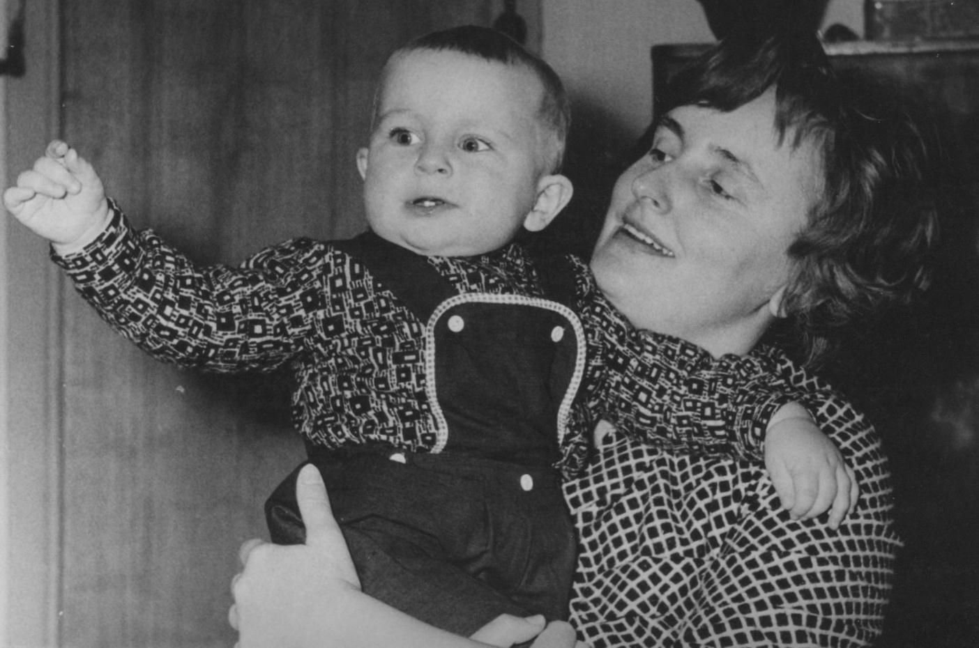 Алексей с матерью Ириной Никифоровой