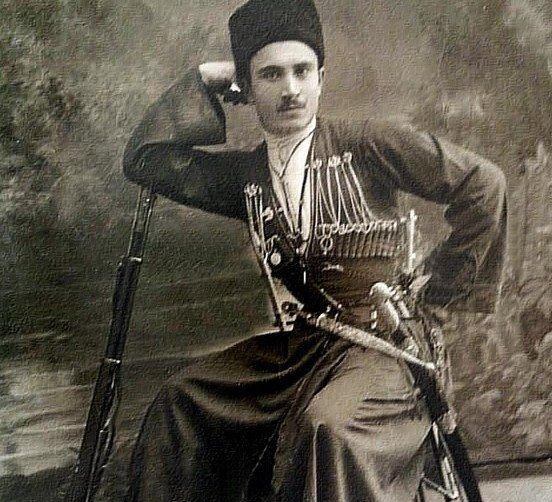 Алибек КАНТЕМИРОВ - - родоначальник прославленной династии наездников и каскадеров, основоположник отечественного конно-циркового искусства. 1912 год 