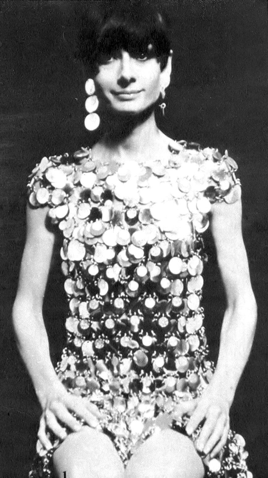 Одри Хепберн в платье от Paco Rabanne