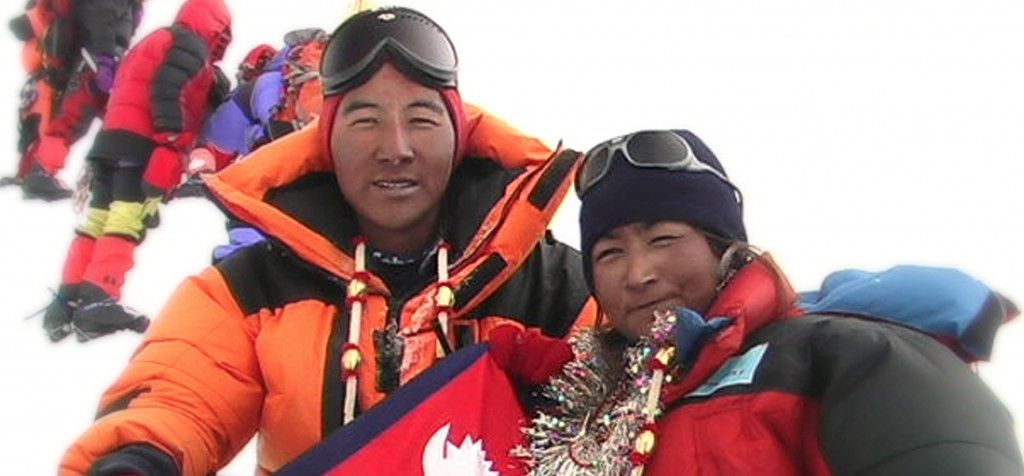 30 мая 2005 года на вершине Эвереста впервые сыграли свадьбу 