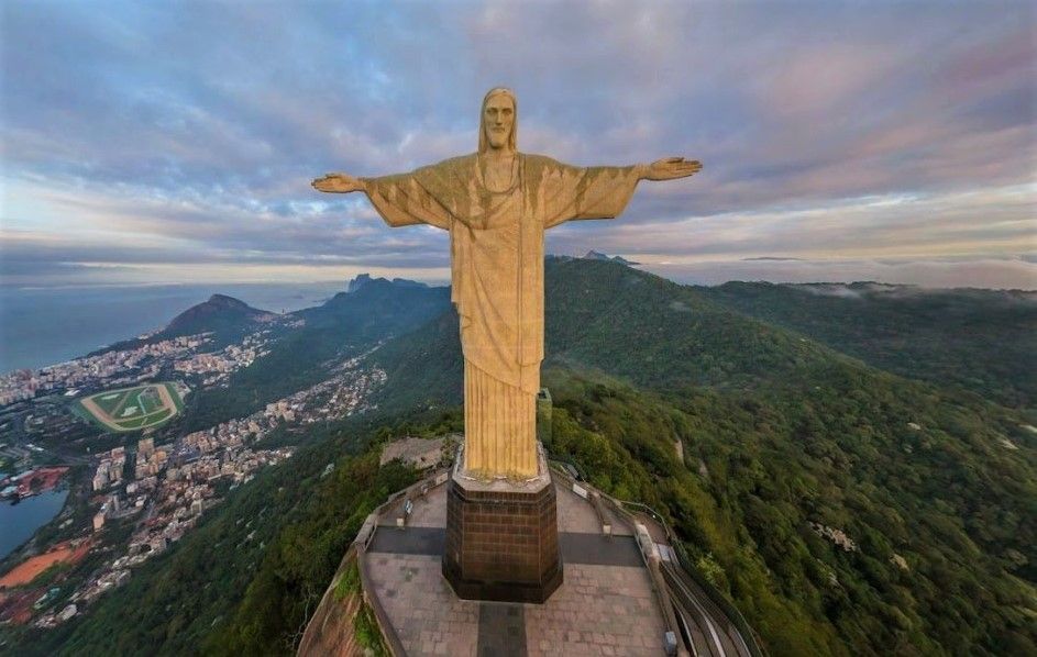 12 октября 1931 года в Бразилии открыли статую Христа-Искупителя