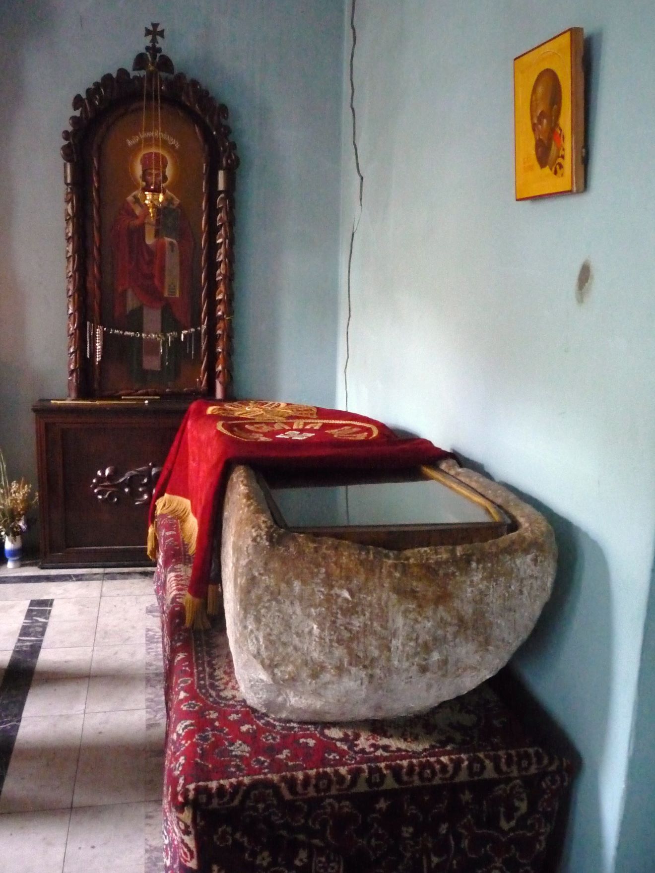Место погребения свт. Иоанна Златоуста в Команах Абхазских. Название «Команы» переводится как «святое место»