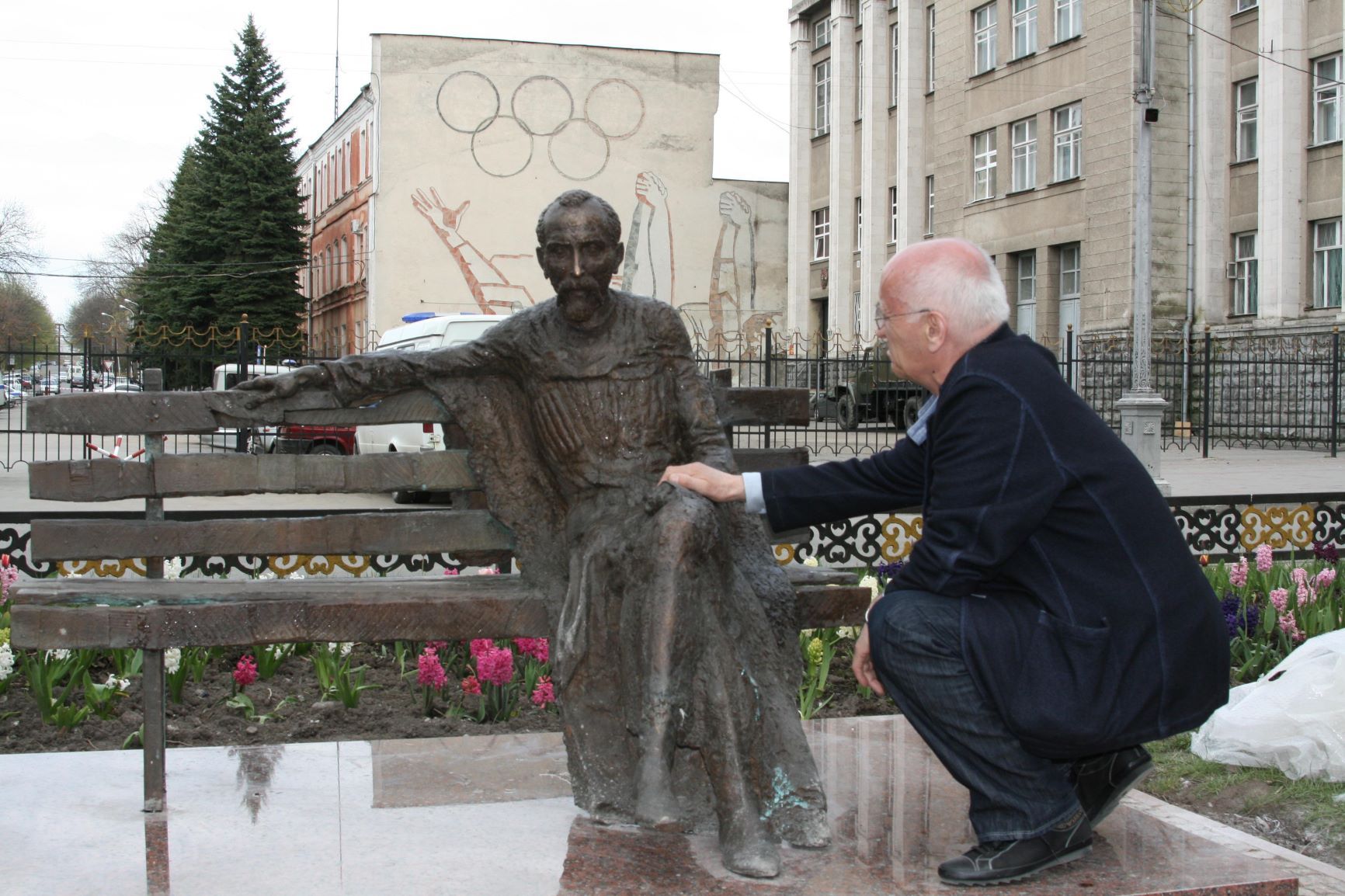 Владимир Соскиев и его работа: памятник Коста Хетагурову в центре Владикавказа
