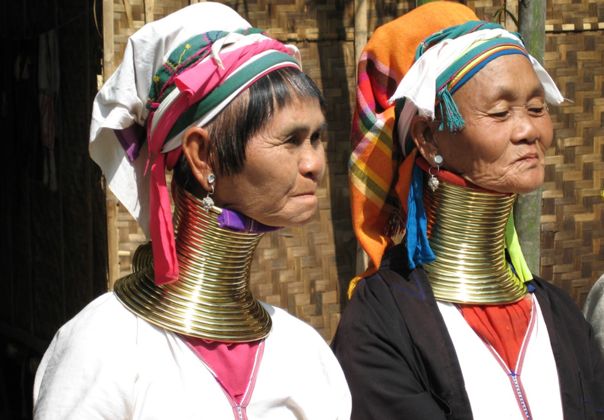 Самый необычный народ. Племя Падаунг. Племя Падаунг Бирма. Женщины племени Падаунг. Племя Каренов в Тайланде.