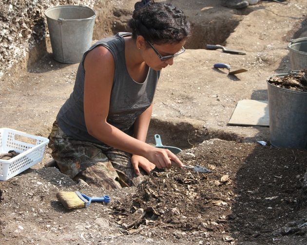 Ученые обнаружили уникальное захоронение молодой девушки бронзового века. Фото: kbrria.ru