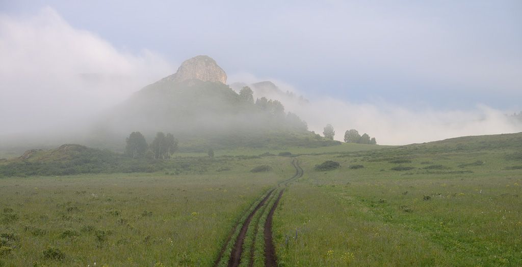 Гора Шляпная в буферной зоне Тигирекского заповедника. Фото - Игорь Шпиленок