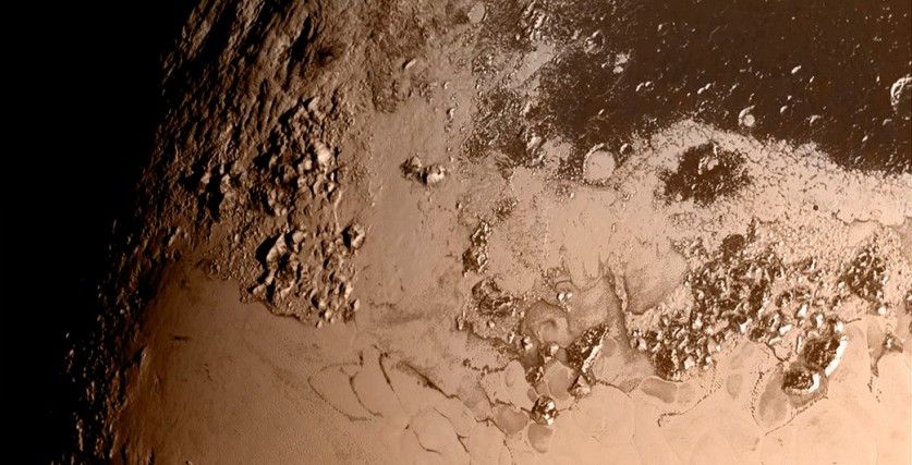 НАСА показало горные гряды Плутона в высоком разрешении 