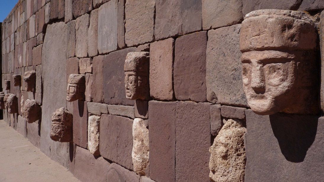 Стена храма Каласасайя. Тиуанако, Боливия