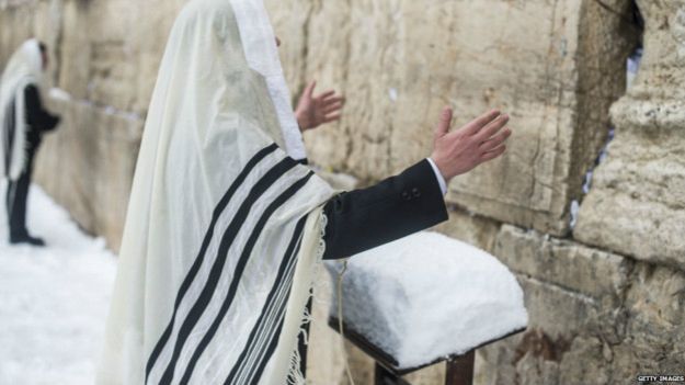Стена плача в Иерусалиме также покрылась шапкой снега