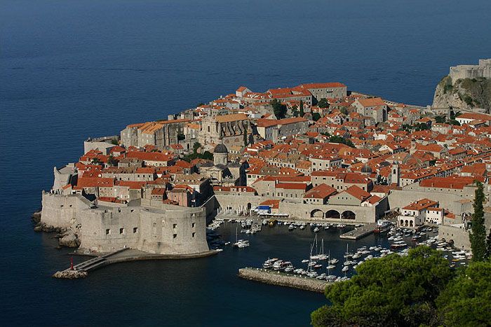 Город Дубровник, Хорватия, сыграл роль Королевской Гавани во втором сезоне сериала
