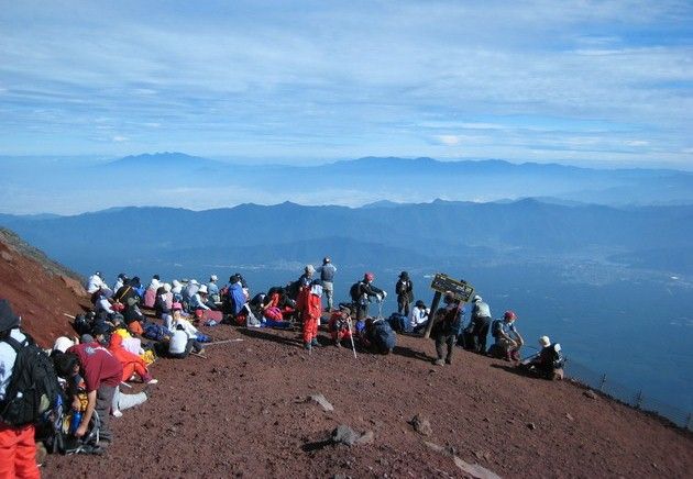 Японцы завлекают туристов на гору Фудзи бесплатным Wi-Fi