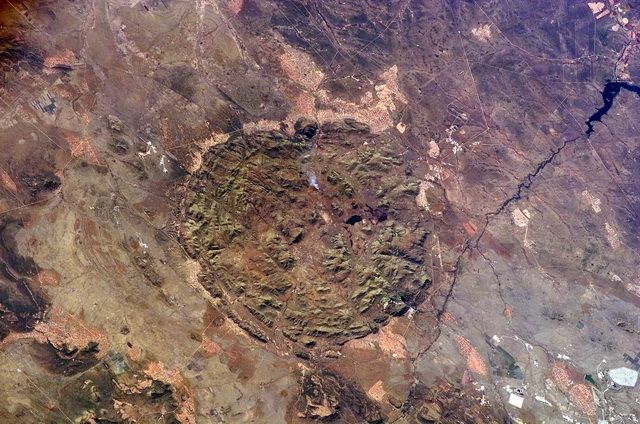 По гигантским кольцам древнего вулкана ученые восстанавливают его историю