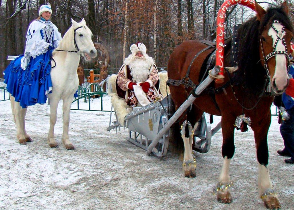 Дед Мороз - Кыш Бабай с дочкой Кар Кызы