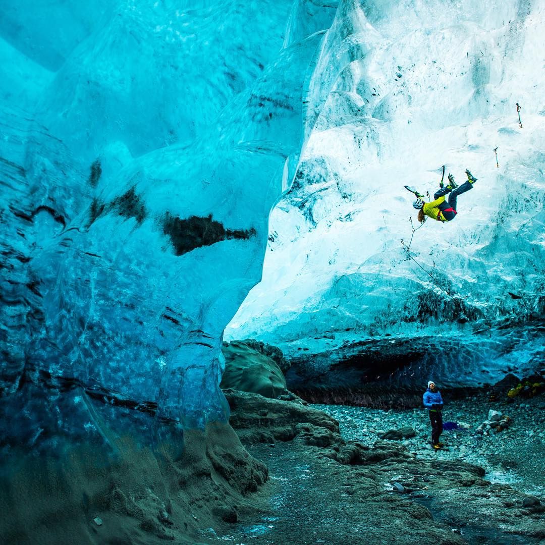 Тим Кемпл представил удивительные снимки ледников Исландии