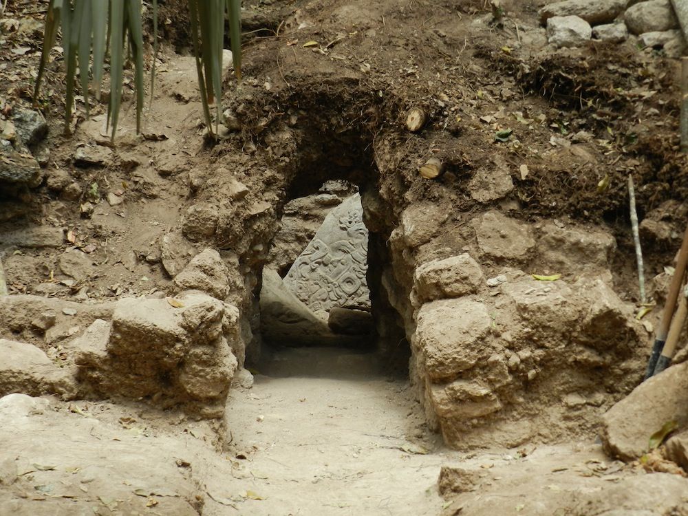 «Царская» скрижаль эпохи майя найдена в Гватемале 