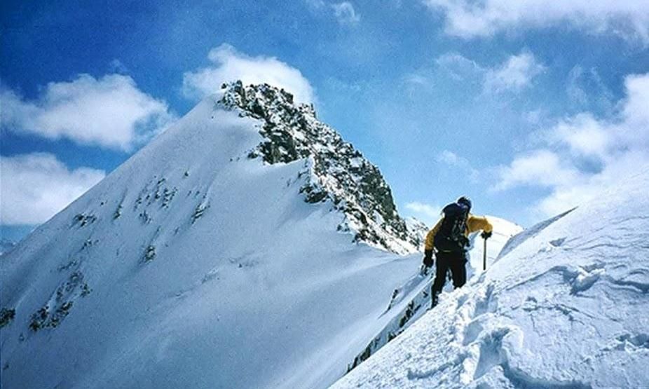 Казбе́к - одна из самых известных вершин Кавказа