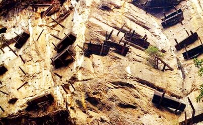 Археологи нашли в Китае висячее захоронение из 130 гробов