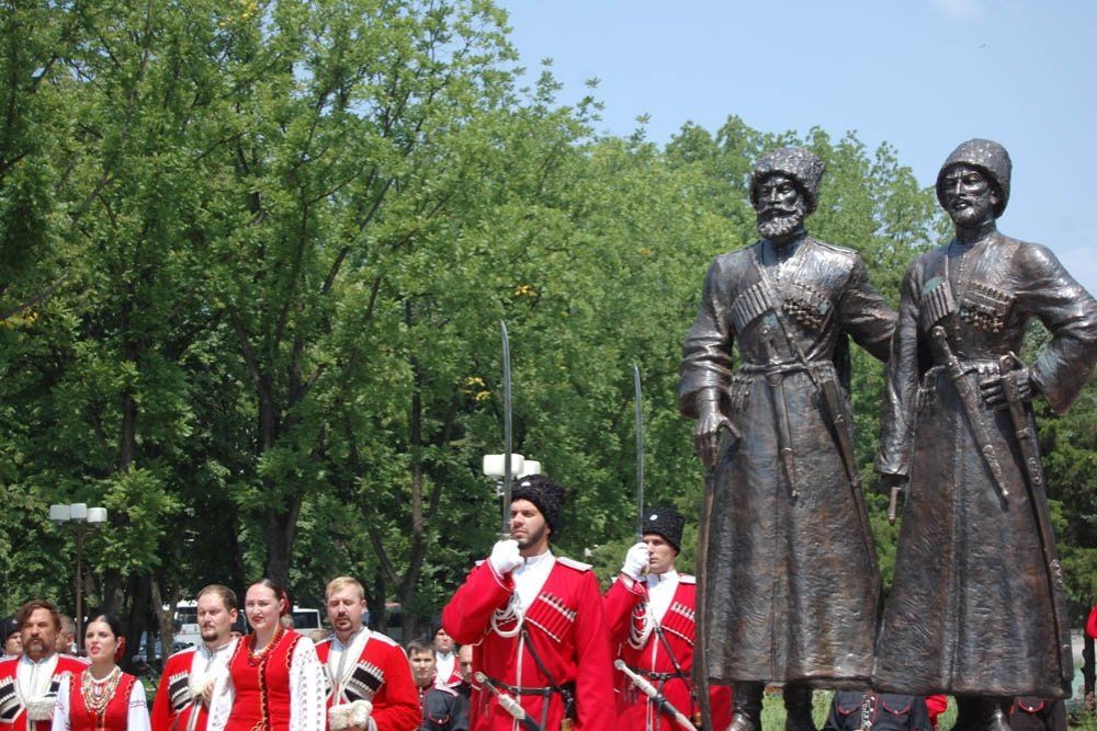 Памятник горцам и казакам — героям Первой мировой установлен в Краснодаре