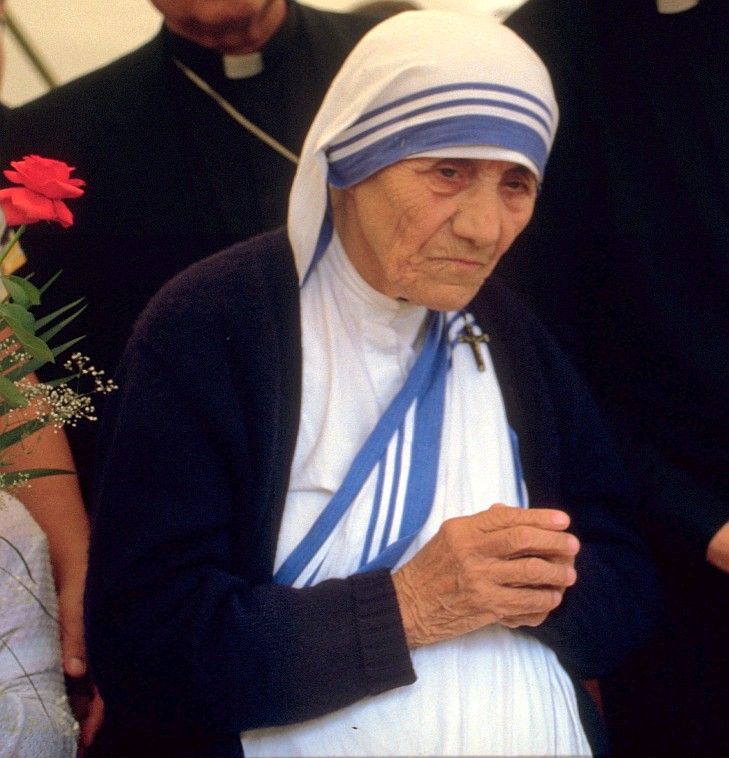 Мать Тереза, католическая миссионерка, известная как «святая из трущоб Калькутты»