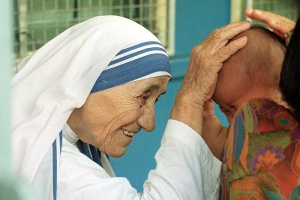 Мать Тереза будет признана католической святой 4 сентября