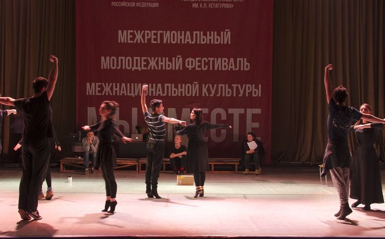 Во Владикавказе показали документальный спектакль «Братья»