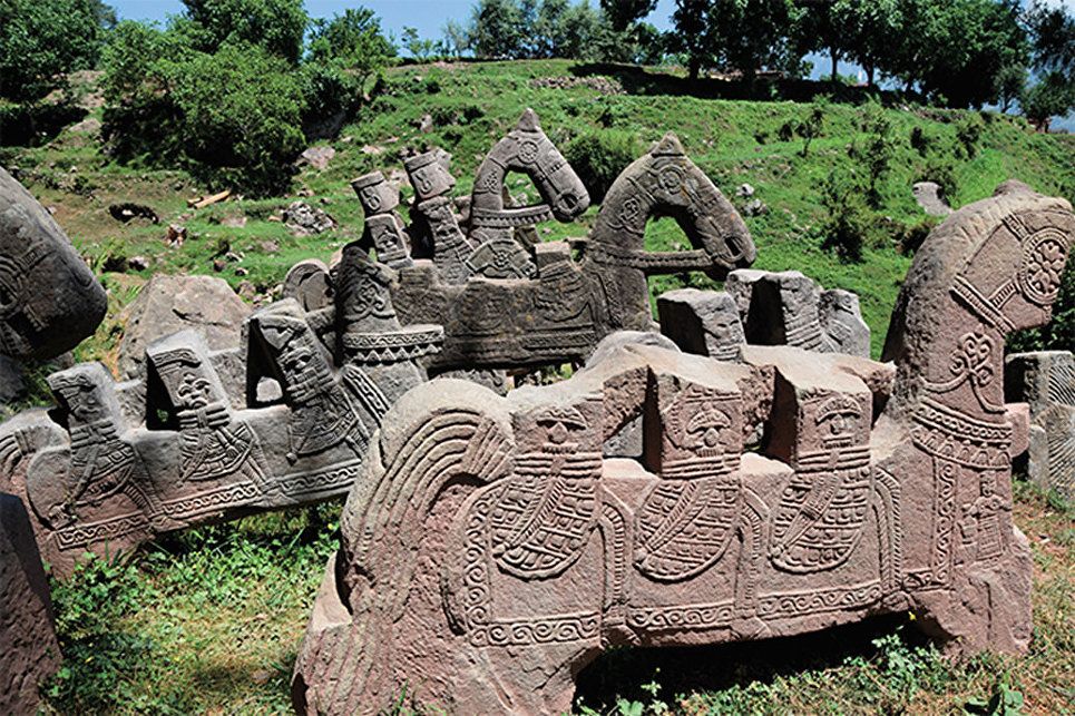 Каменные фигуры эпохи раннего средневековья, обнаруженные в Гималаях. © Фото: Наука из первых рук