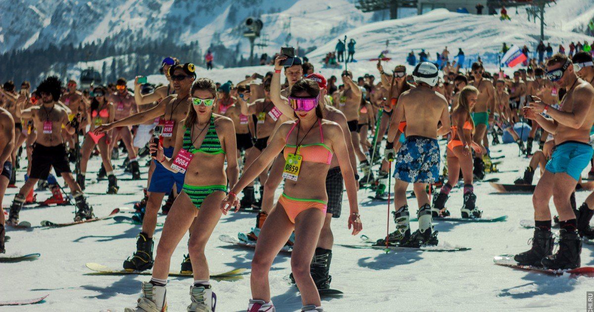 Ради мирового рекорда русские сноубордисты расстались с одеждой 