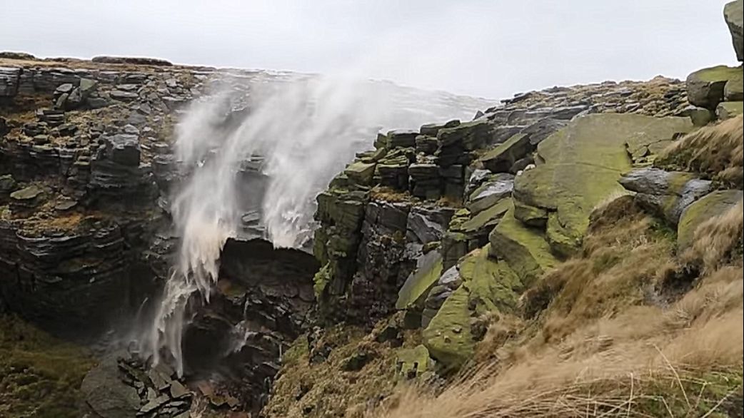 В Шотландии водопад стал жертвой разыгравшегося шторма 