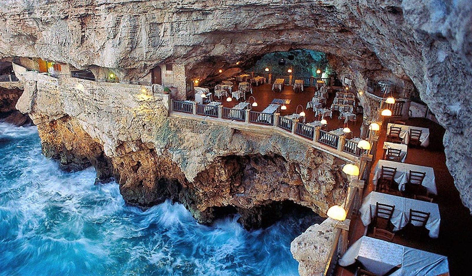 Ресторан Grotta Palazzese, Италия 