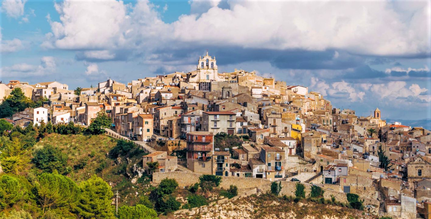 Власти Италии выставили на продажу сто жилых дома в коммуне Муссомели на Сицилии