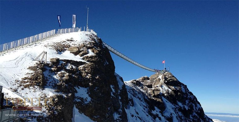 В Альпах открылся первый в мире мост между горными вершинами