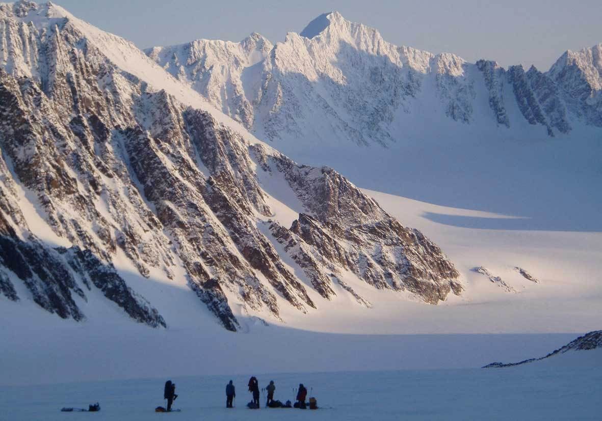 Российские бизнесмены совершат восхождение на высшую точку Антарктиды – пик Винсона 