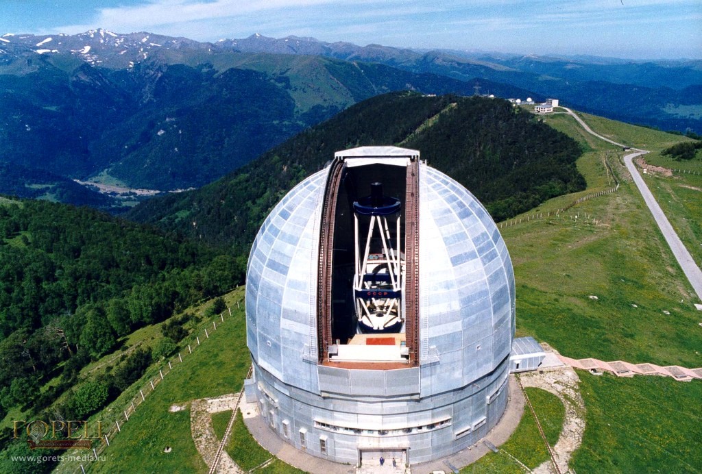 Большой телескоп азимутальный (БТА), находится в горах Карачаево-Черкесии 
