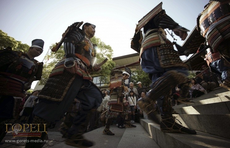 Сотни воинов в самурайских доспехах прошествовали по улицам японского городка Никко