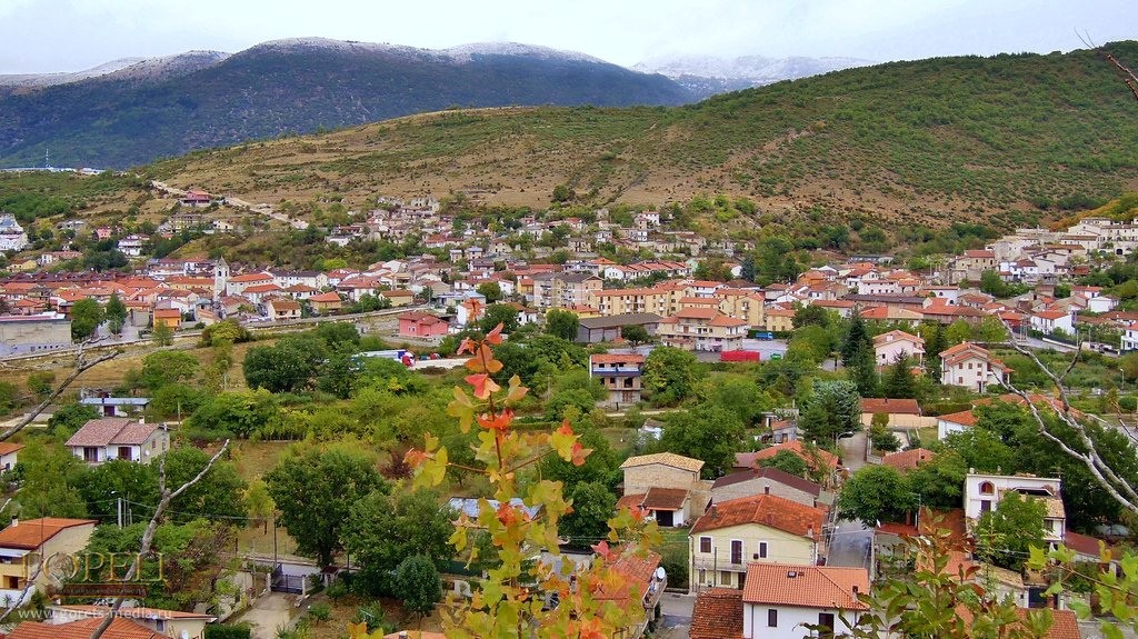 Деревня Лечче-неи-Марси в Абруццо знаменита тем, что она расположена в Природном парке Абруццо с 600-летними деревьями