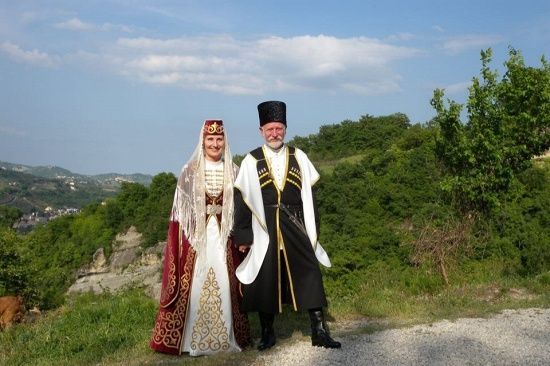 Пара из Италии сыграла свадьбу по-осетински