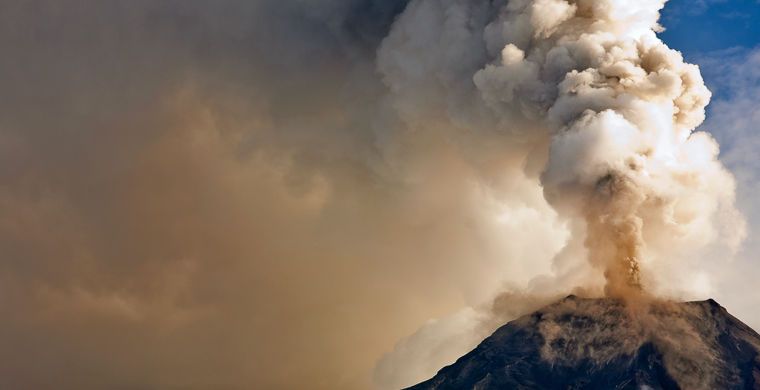 Самый высокий вулкан Евразии вновь активизировался