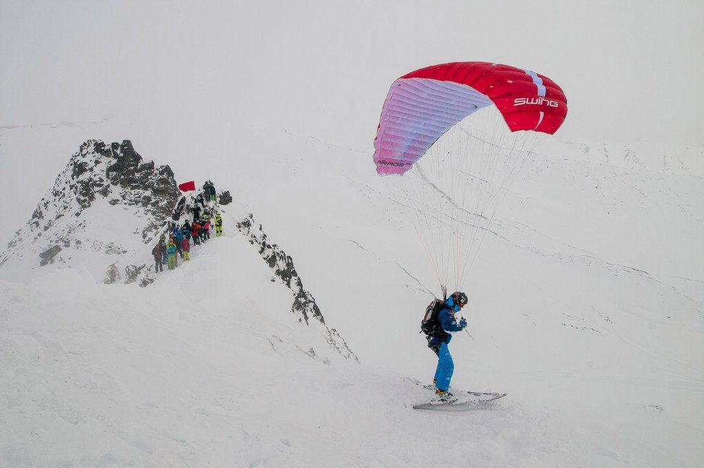 Знамя Победы подняли на гору Верблюд на Камчатке
