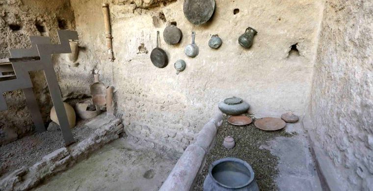 В Помпеях воссоздали кухню, на которой готовили 2000 лет назад