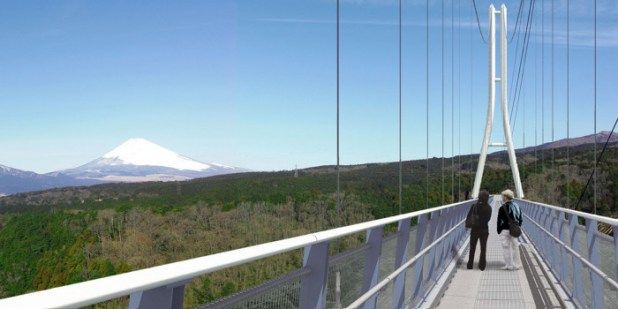 Подвесной пешеходный мост с видом на Фудзи построили в Японии
