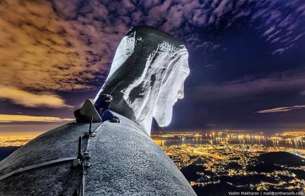 Новосибирские руферы забрались на статую Христа-Искупителя в Рио-де-Жанейро