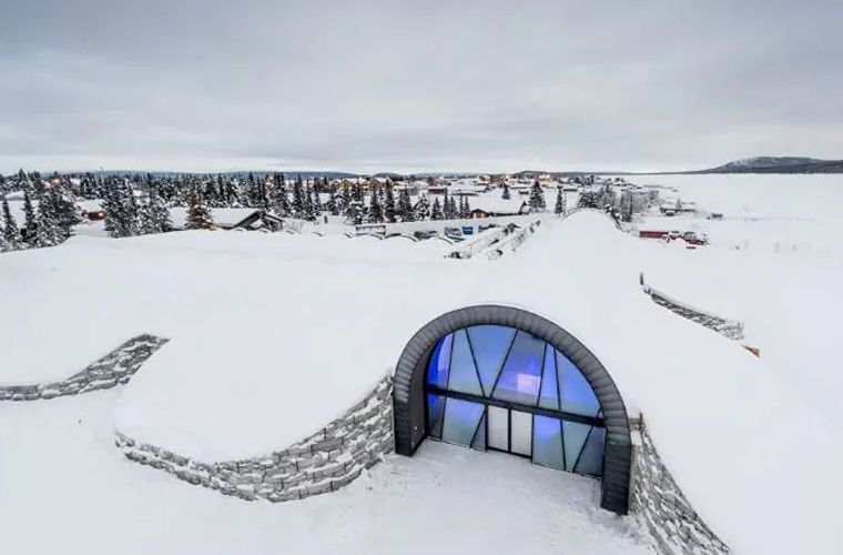 Ледяной отель ждет постояльцев в Швеции