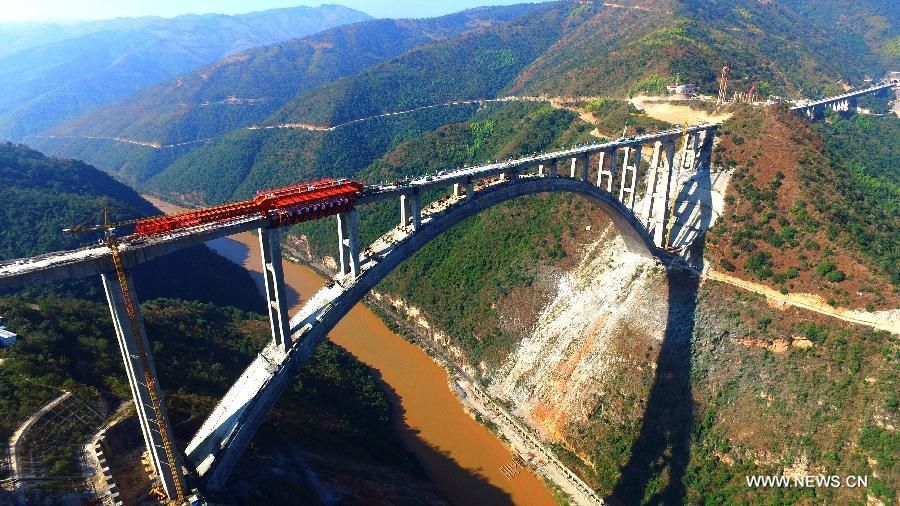 В Китае построили железнодорожный мост с самым длинным пролетом в мире