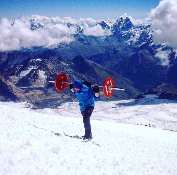 Со штангой на Эверест: пауэрлифтер из Мурманска готовится к новому рекорду