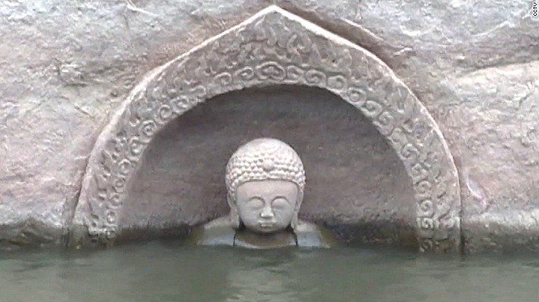 600-летняя статуя Будды показалась из-под воды в Китае