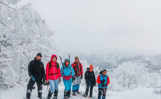 Туристы покорили гору Смычка в Южно-Сахалинске
