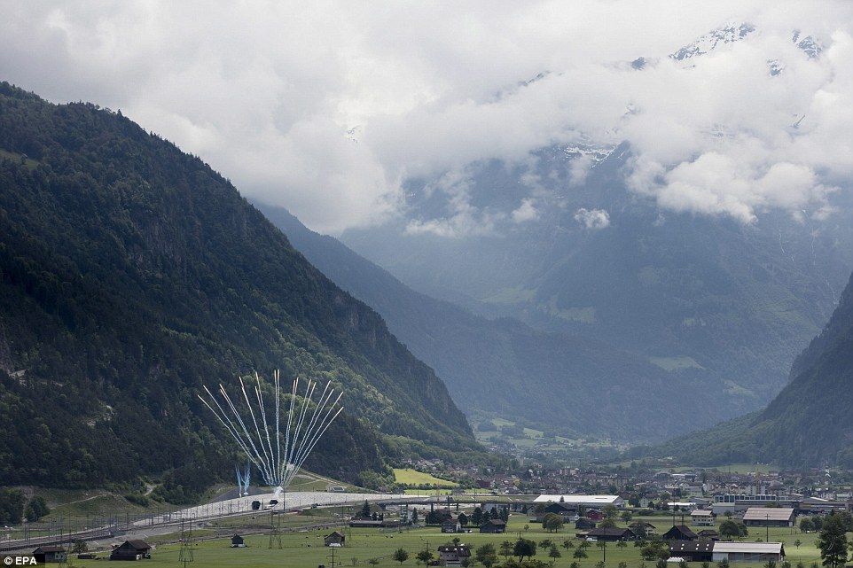 Самый длинный в мире железнодорожный туннель открылся в Альпах